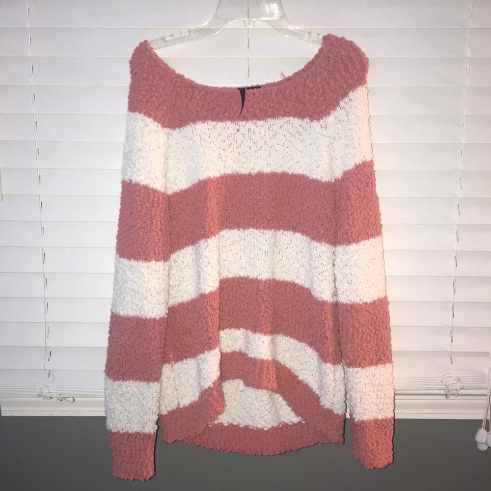 STRIPED SWEATER!!🤍